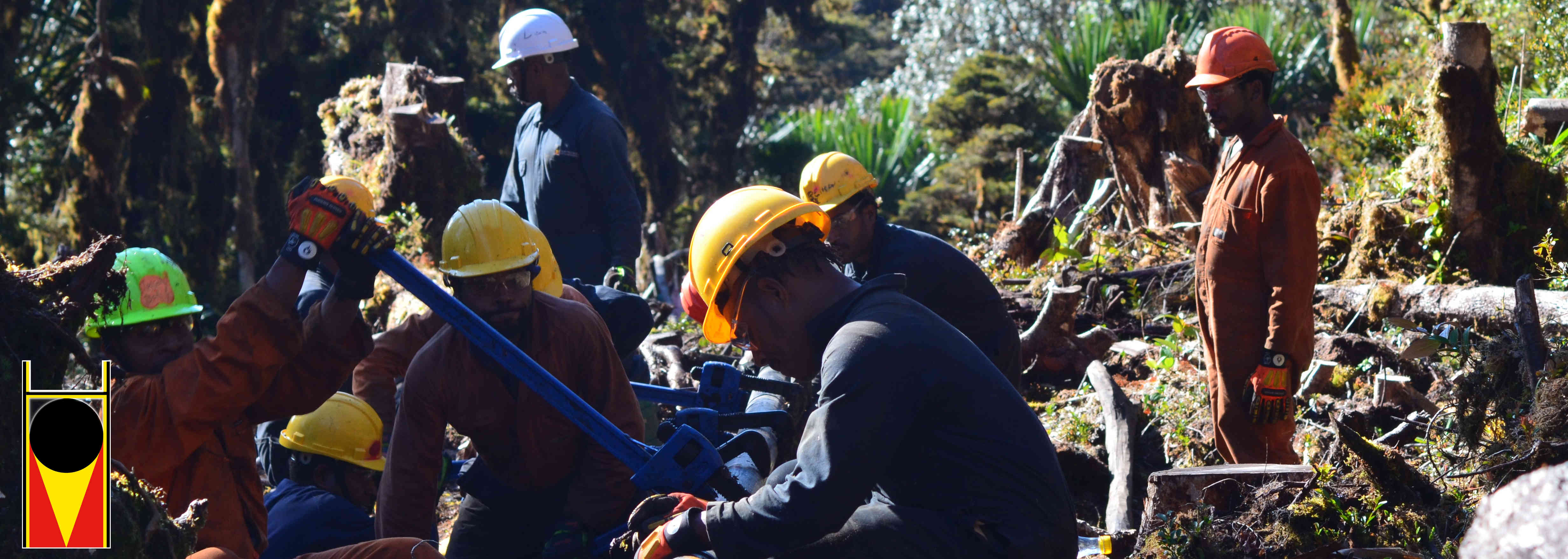 OILMIN Boys at Muruk2 Pipe Line work