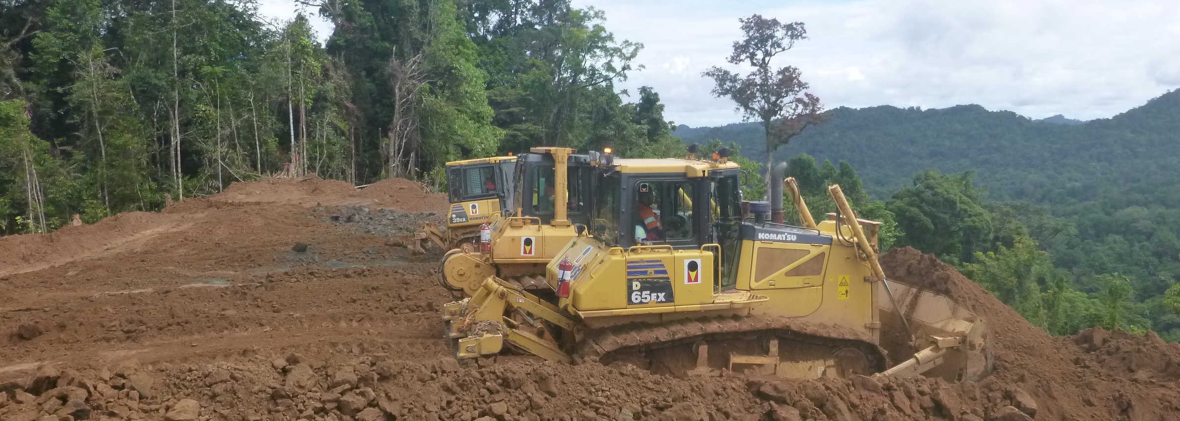 Komatsu D65 in Action